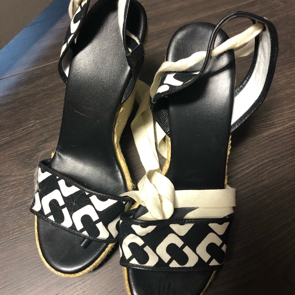Diane von furstenberg- lace up linked wedge